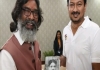 Jarkand-chief-minister-holding-kalaignar-book-photos-vi