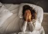 Waking Up Suddenly in the Middle of the Night? Doctors Reveal Possible Causes and Warning Signs
