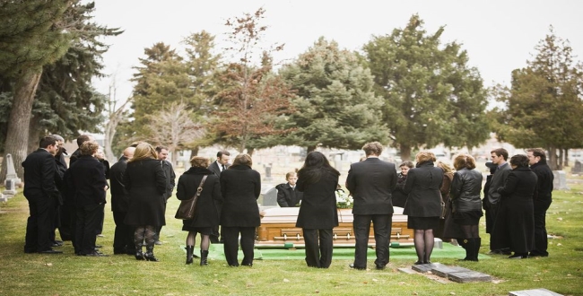 relatives-laughing-at-funeral