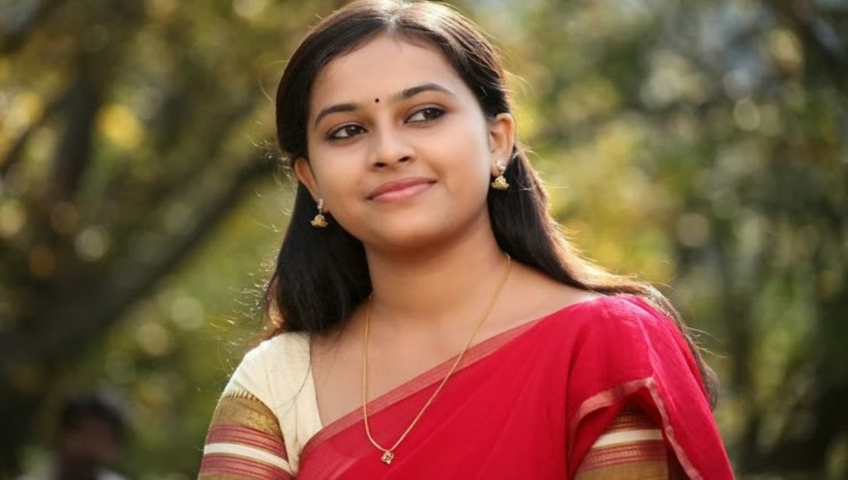 actress-sridivya-cute-photo