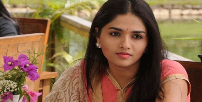 tamil cinima actress - sunaina with lover