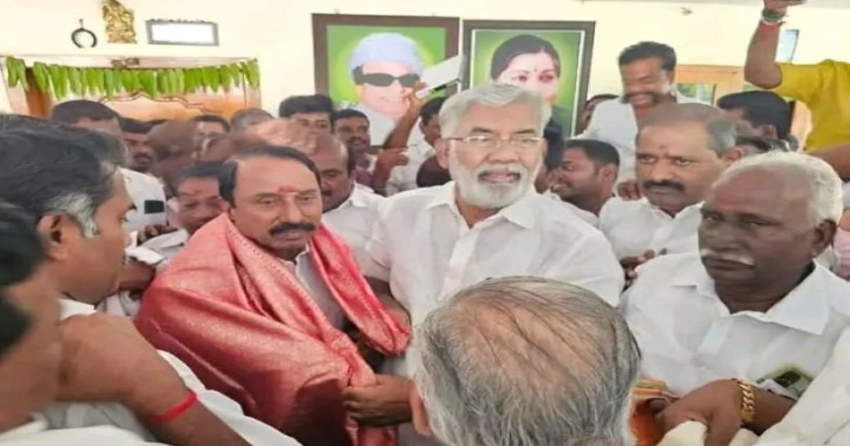 ops-supporters-meet-sengottaiyan-political-move