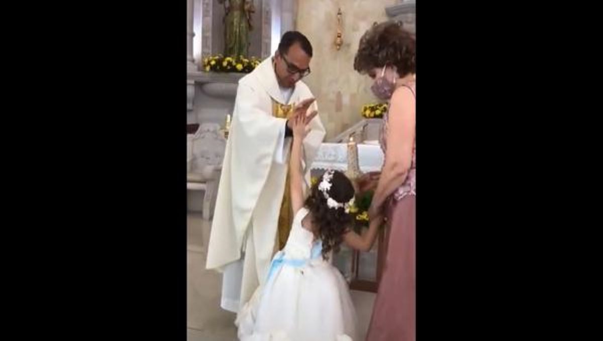 small-girl-high-five-to-church-father-viral-video