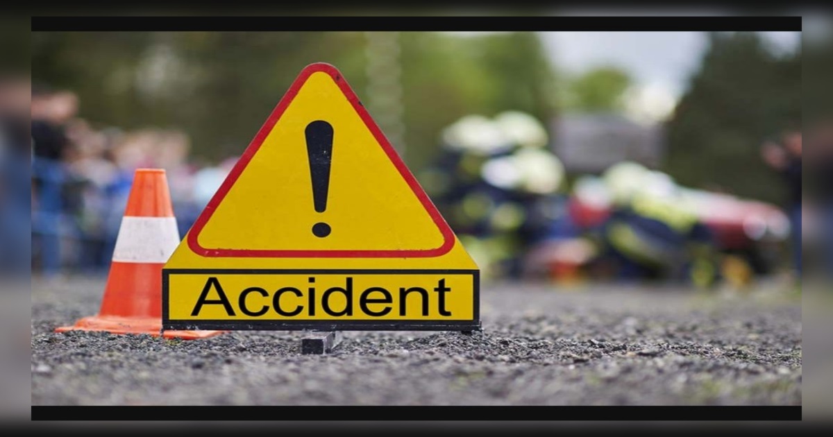 A lorry collided with a two-wheeler.. Silamba coach was killed while another was injured
