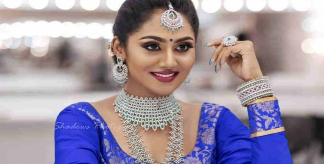 tv-actress-sreethu-without-makeup-photos