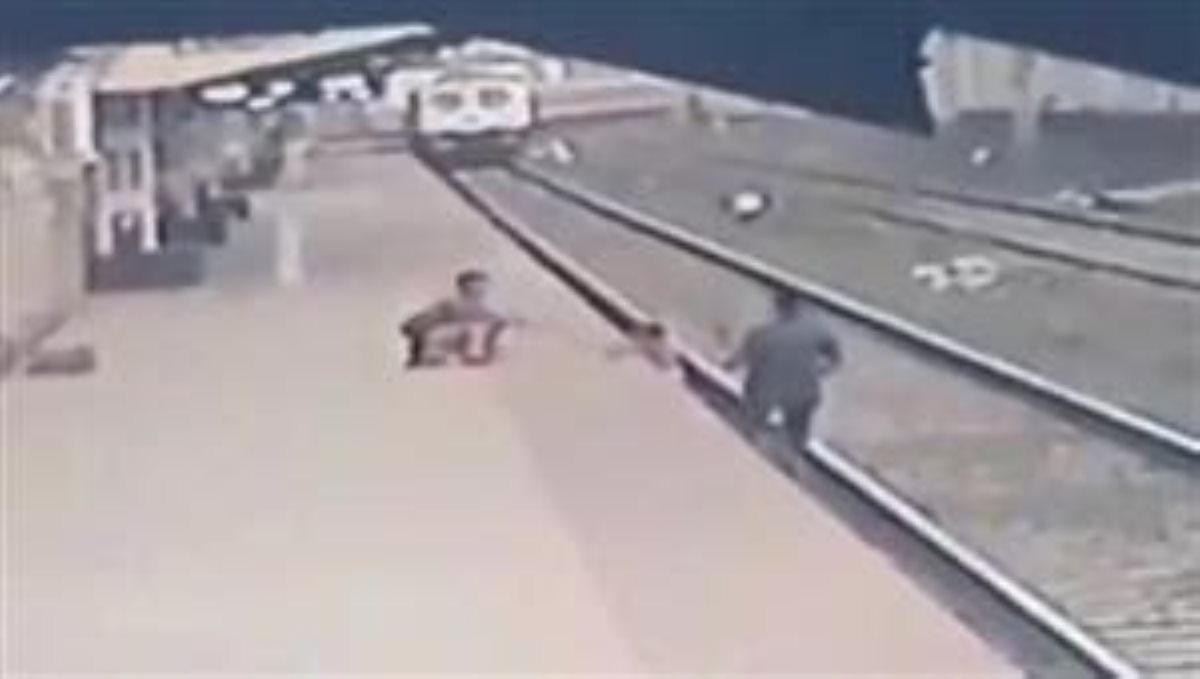man-save-6-year-child-from-railway-track