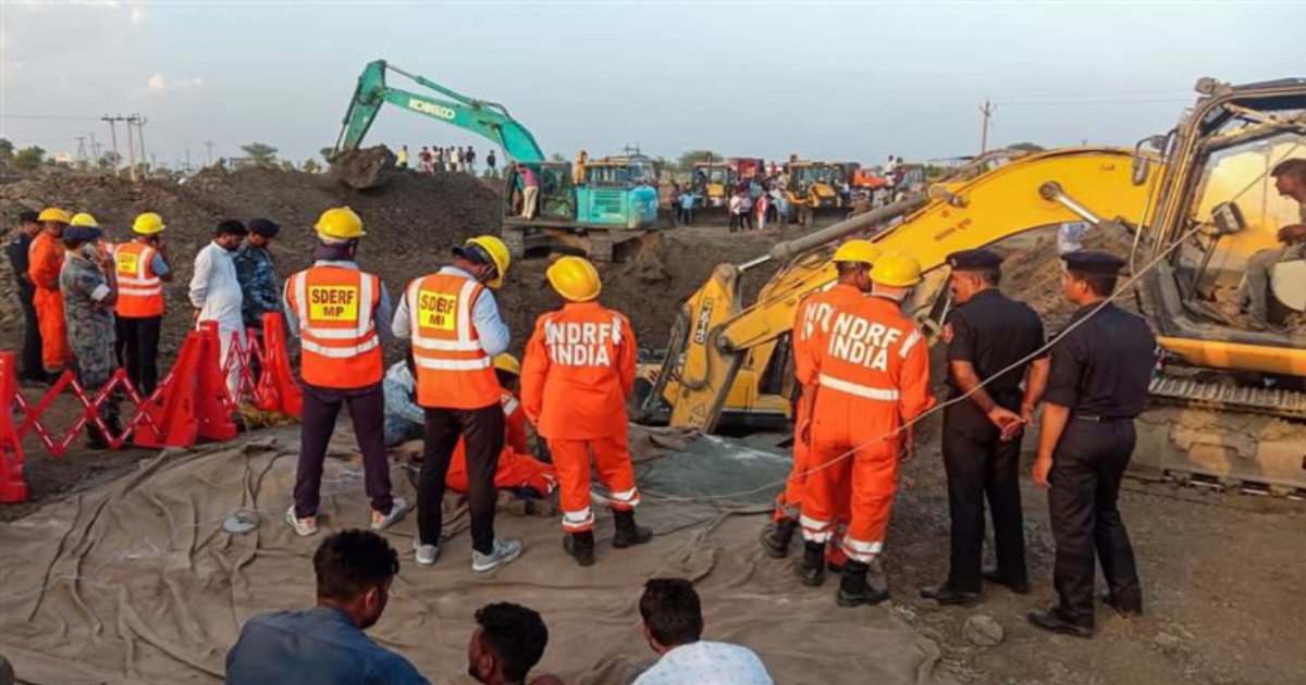 Child fell into 40 feet deep borewell in Delhi