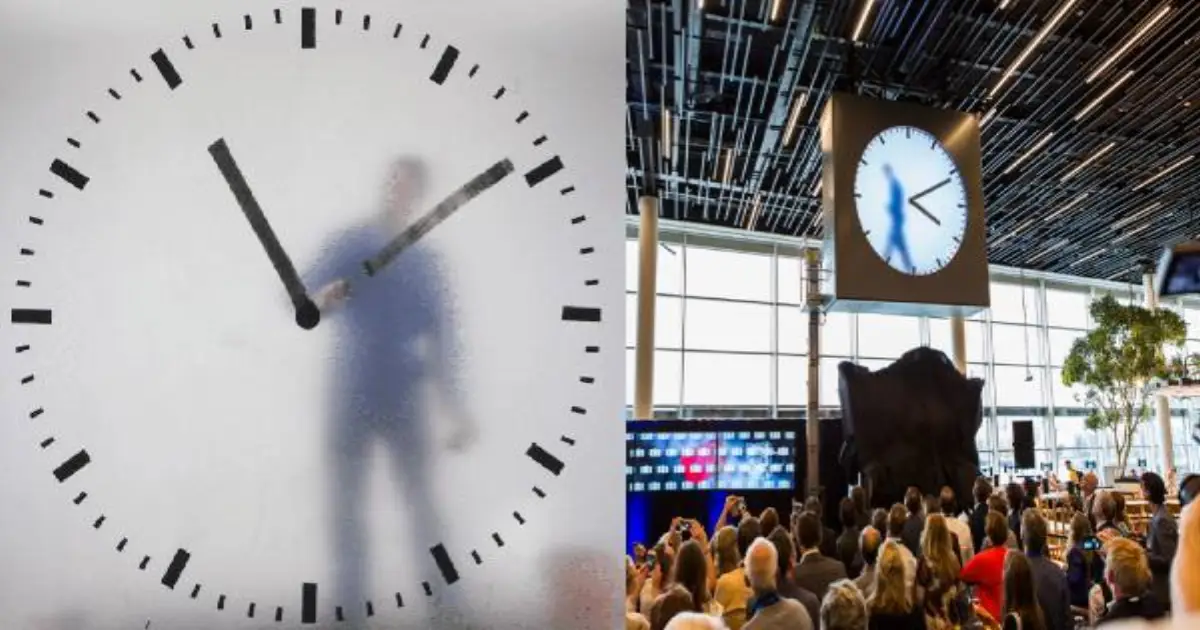 schiphol-digital-clock-man-inside