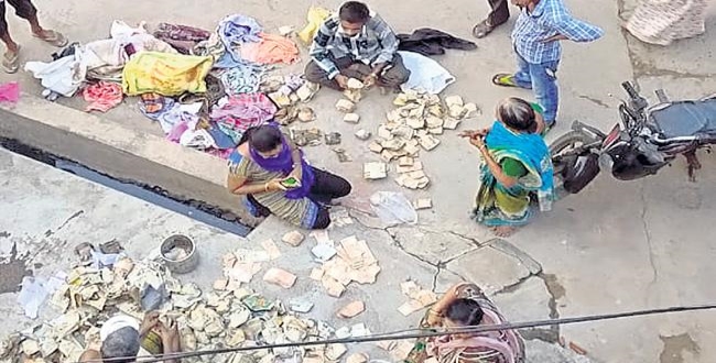 Andhra pradesh beggar have 6 laks money before dead