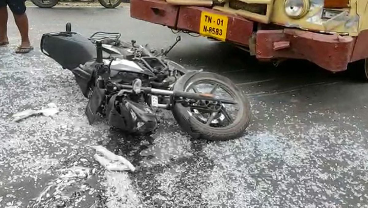 Bike hit the bus in chennai and men dead