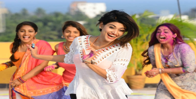 Oviya annouced the release date of 90ml