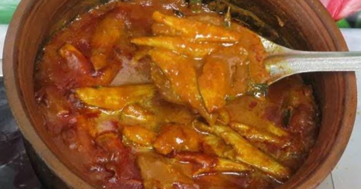 anchovy-fish-curry-cooked-in-a-clay-pot