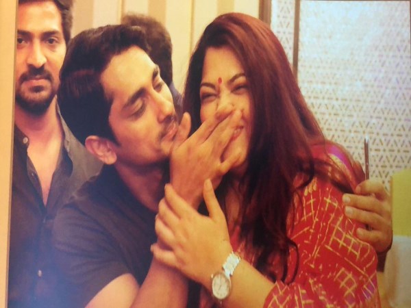 actor sidarth playing with kushboo