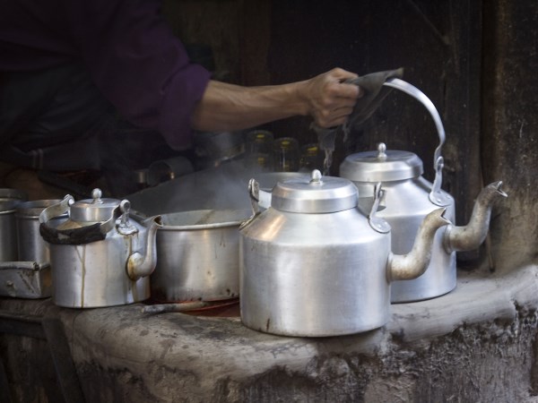 tea-shop-owner-helped-poor-girl-in-kerala