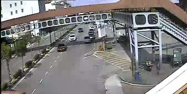 Crane hit and damaged 45 years old pedestrian bridge video goes viral