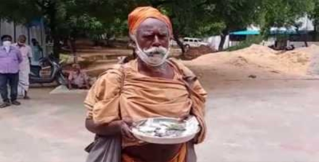 Begger Old man donate that money for corono refund