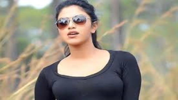 amala paul new get up in lungi