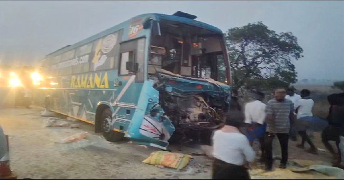 andhra Pradesh Bus Tractor Collison 4 Died 