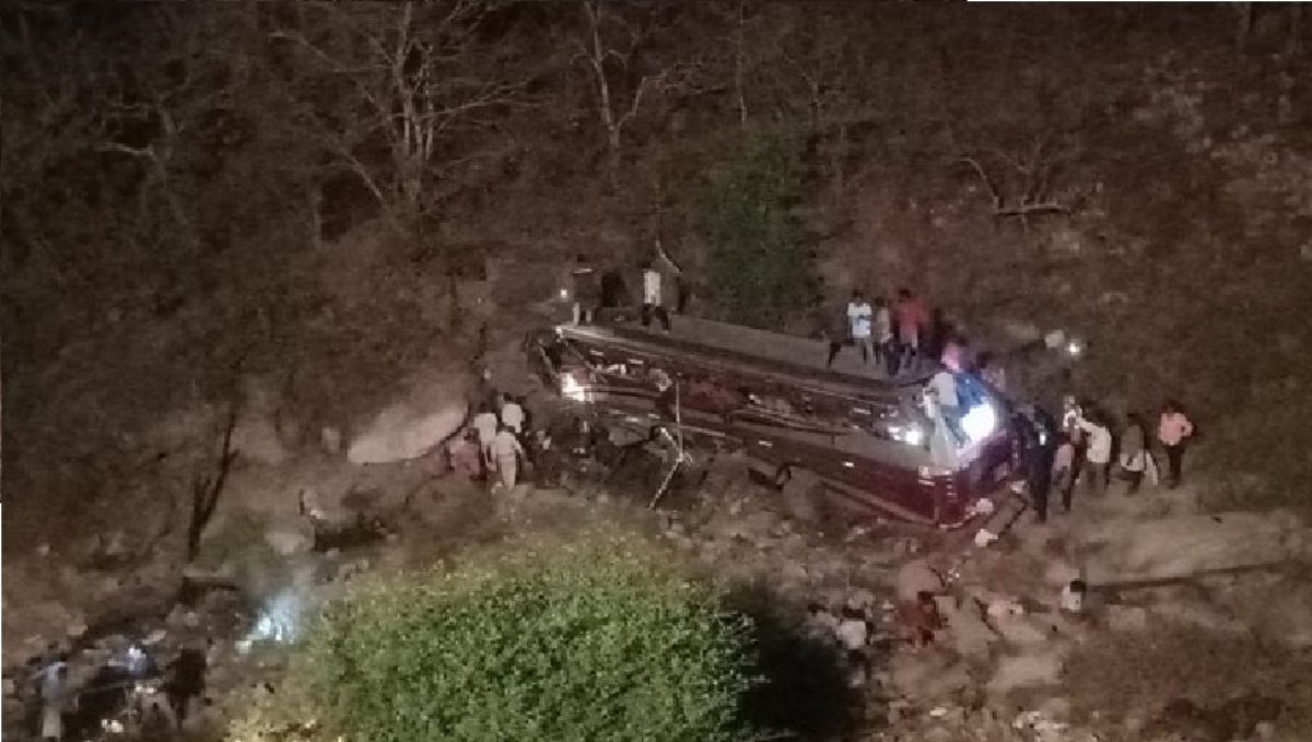 Andra Pradesh Anantapur Chittoor Bus Accident Fell down 50 feet Valley 7 Died