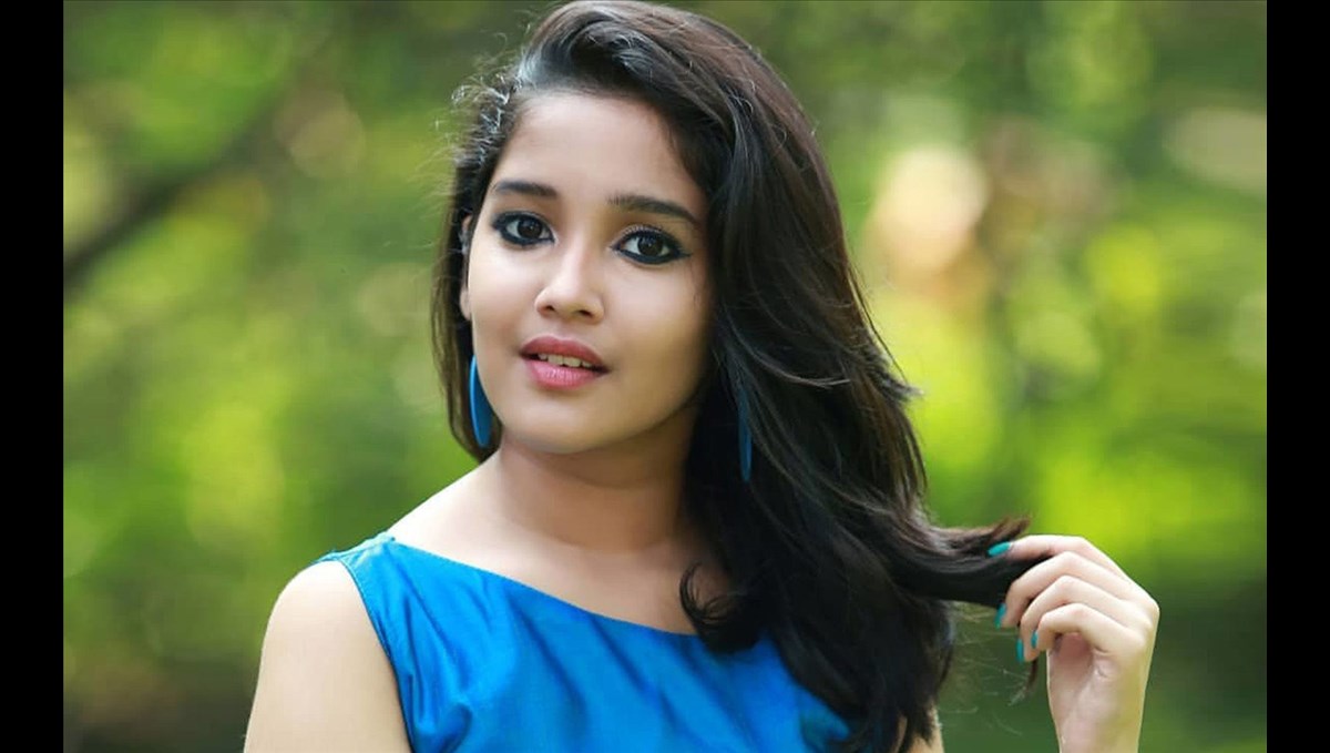 anika-going-to-act-as-heroine-in-telungu-movie