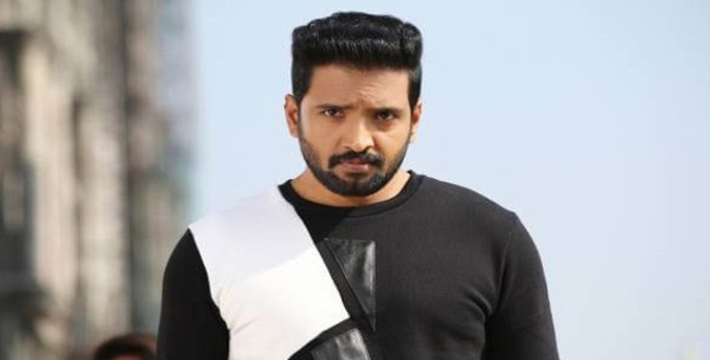 controvarsy-in-santhanam-a1-movie-teaser