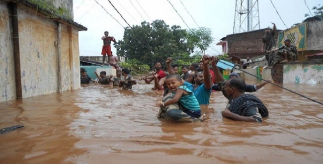 amithab bachan donate flood refund to assam