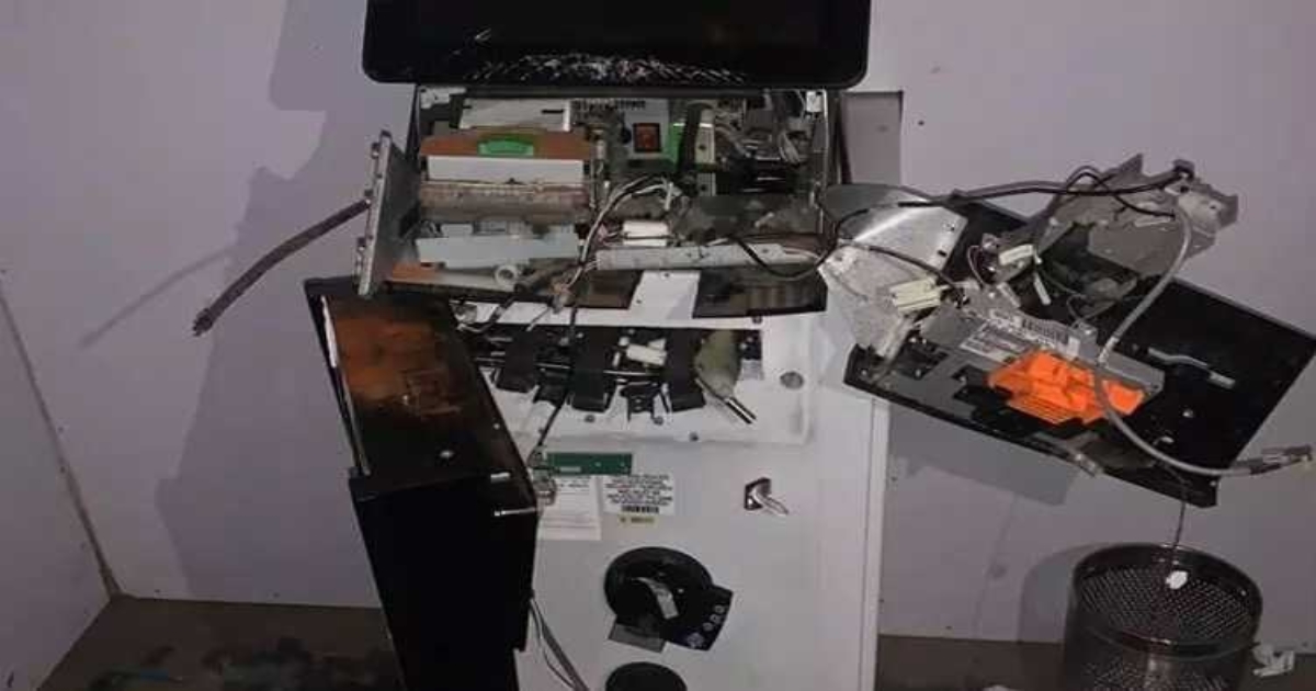 Robbers attempted to loot an ATM machine in Kancheepuram by breaking it with a rock.