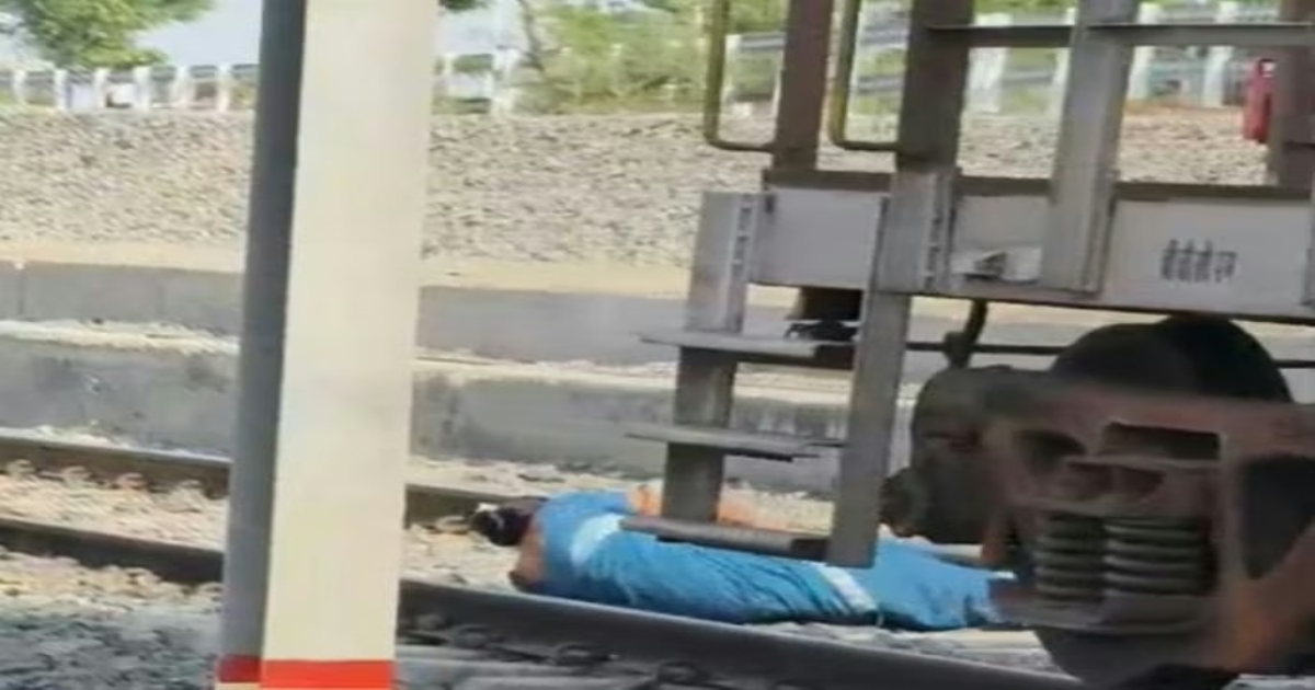 pune-daund-railway-station-woman-survives-under-moving-