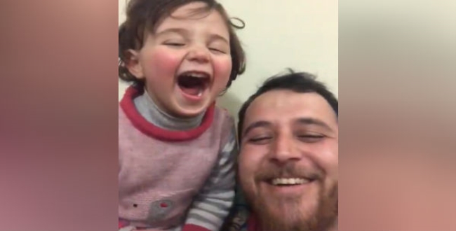 baby-laugh-while-bomb-plasting-in-syria