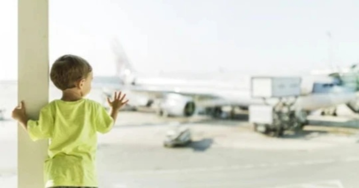 parents-leave-son-barcelona-airport