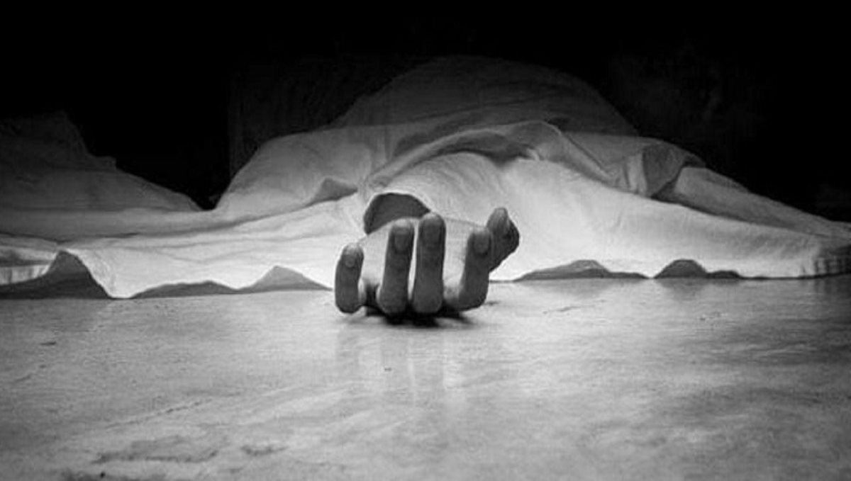 Wife lived 2 days with her husband deadbody 
