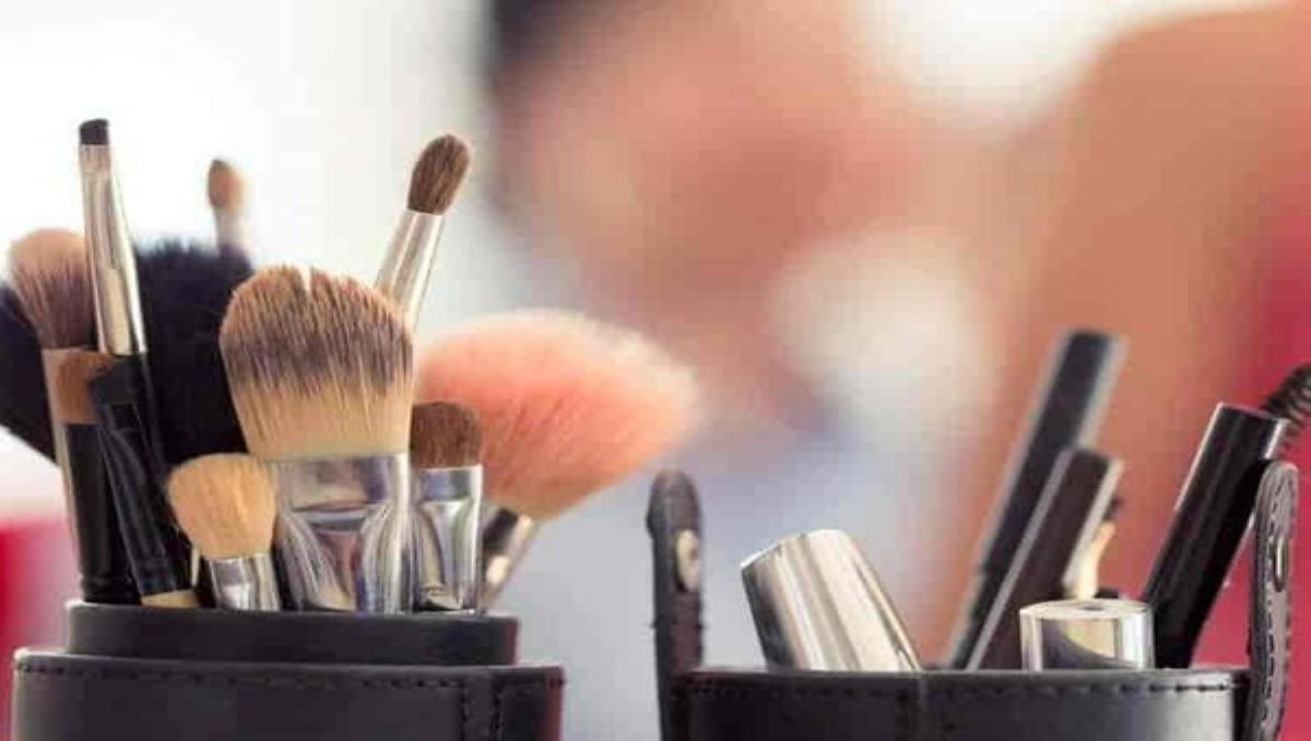 Beauty salon woman commits suicide