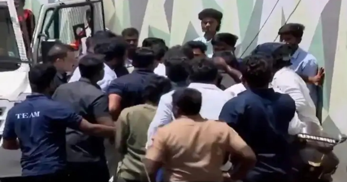 Vijay-trichy-east-nomination-roadshow-incident