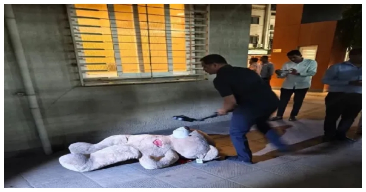 pune-pimpri-hostel-suspicious-box-teddy-bear