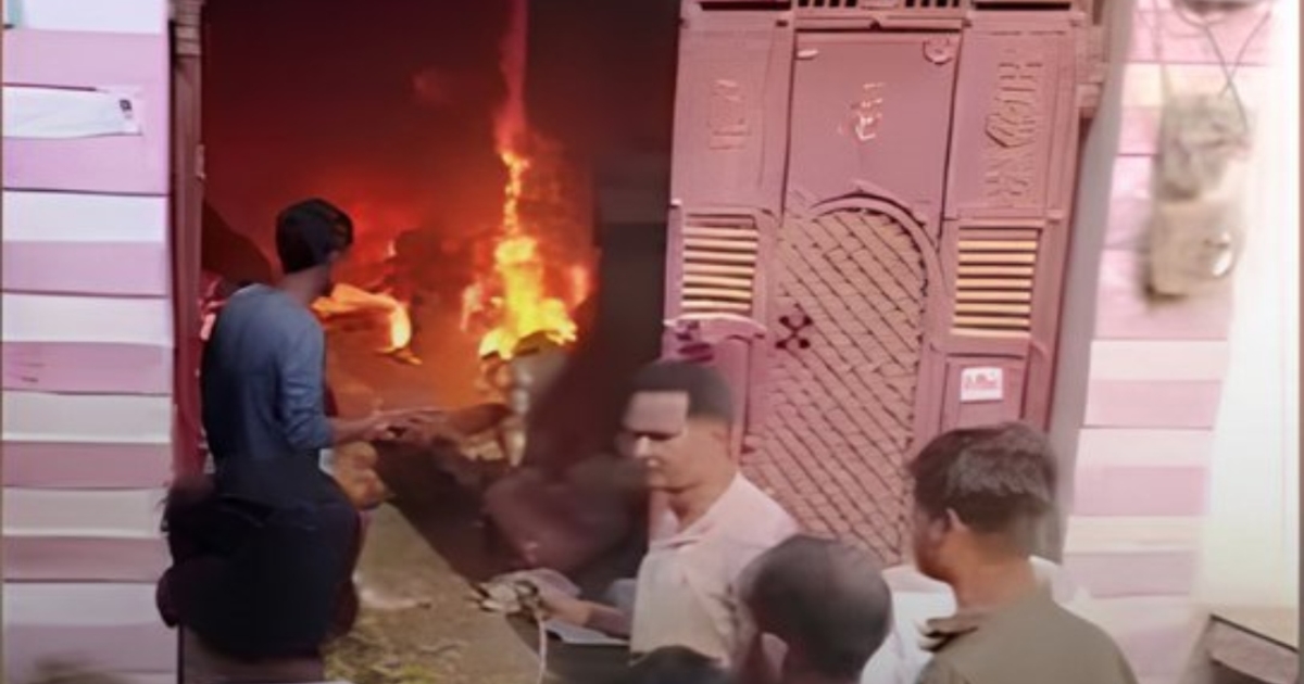 baghpat-house-grocery-fire-wife-daughter-death