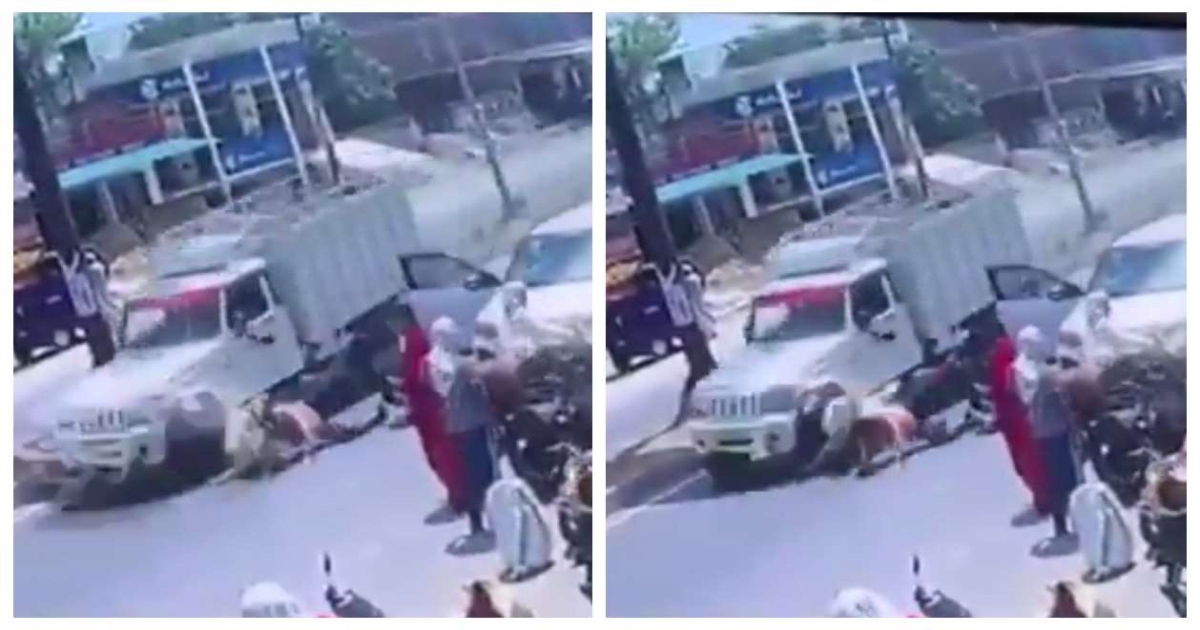 up-mau-car-door-bike-accident-narrow-escape