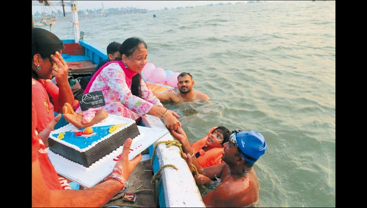 5 years mumbai girl celebrated her birthday at mid ocean