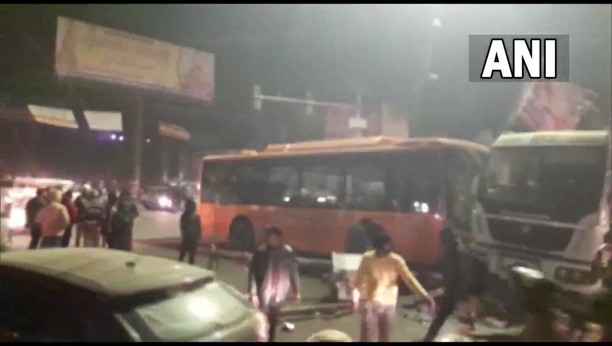 Uttar Pradesh Kanpur Tat Mills Road Bus Accident 5 Died 
