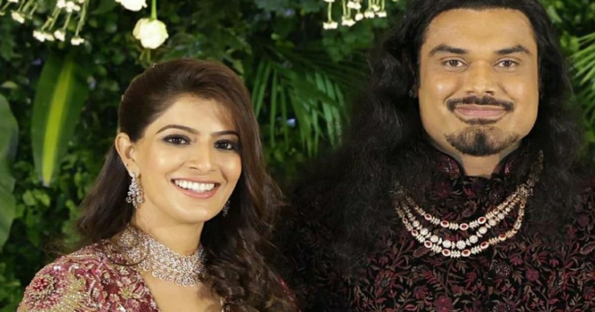 is-varalakshmi-marry-for-money-sarath-kumar-gave-a-fitt