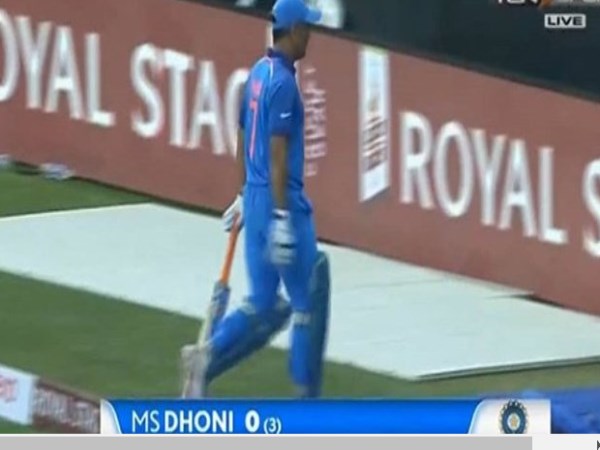 dhoni-duck-out