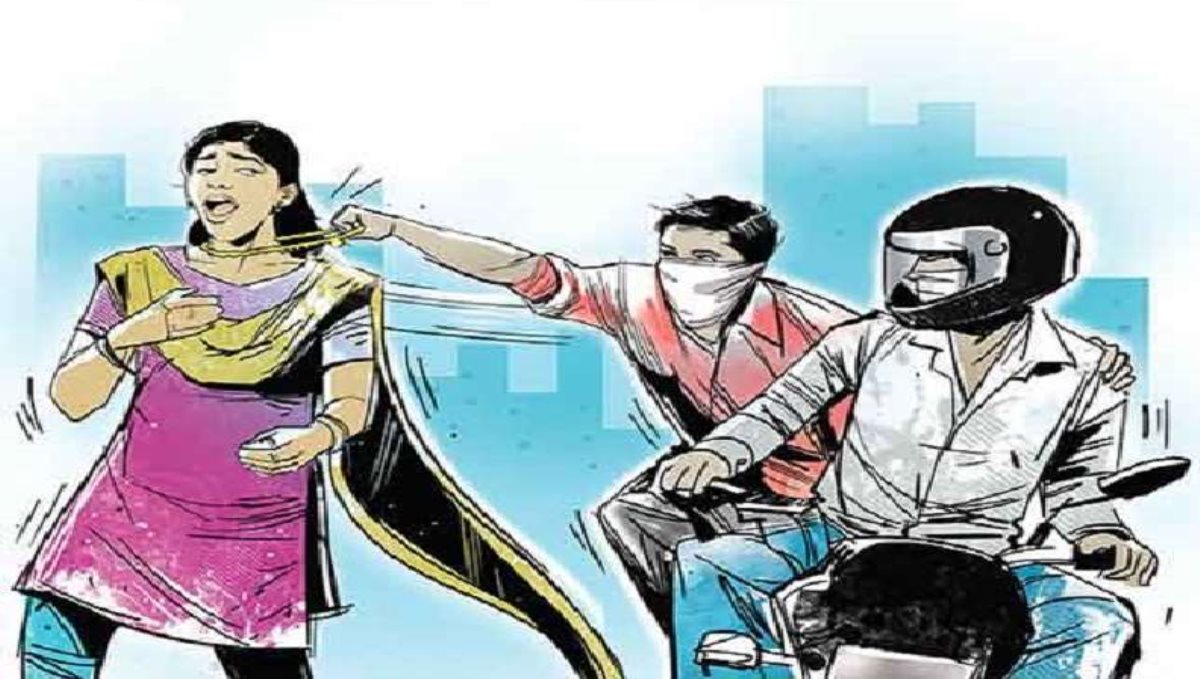 karnataka-chikmagalur-woman-try-to-escape-robbery-attem