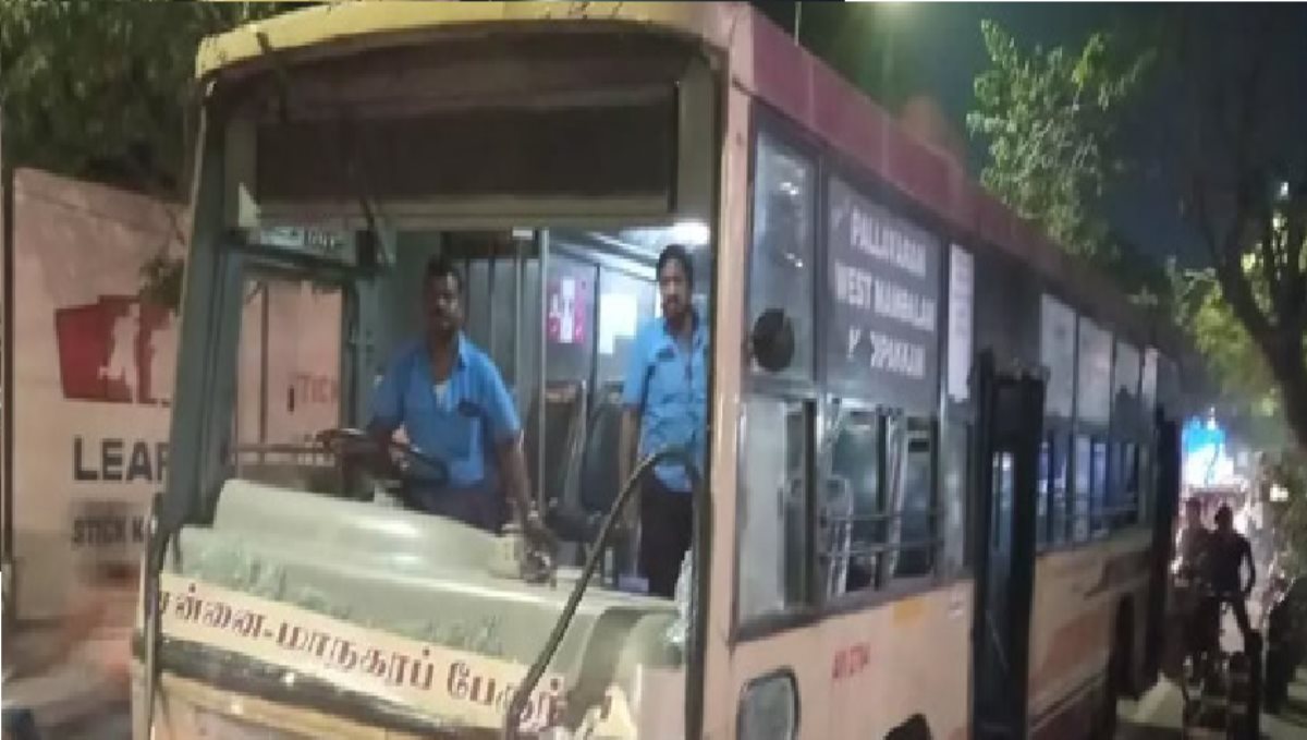 Chennai Parry s Corner MTC Bus Route No 35 Attacked by Drunken Woman Break Glass with stone 