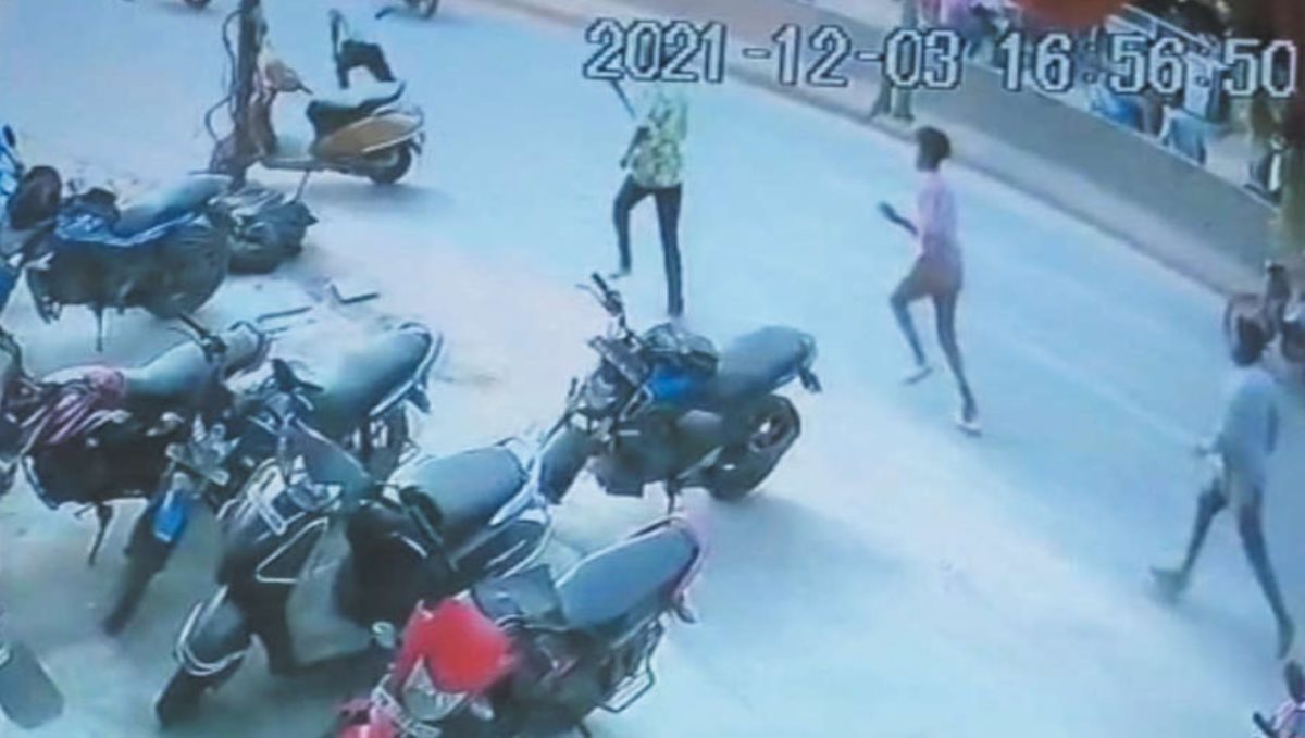 Chennai Korattur Area 3 Man Murder Attempt Gang CCTV Footage 
