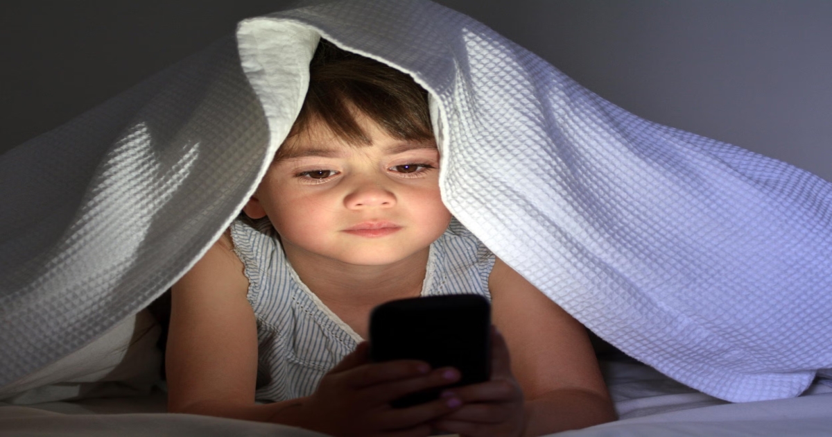Why Babies Should Not Be Exposed to Mobile Phones: Parents Must Know These Serious Health Risk