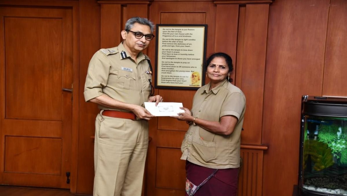 Chennai Corporation Police Commissioner Thanks to Woman Auto Driver  