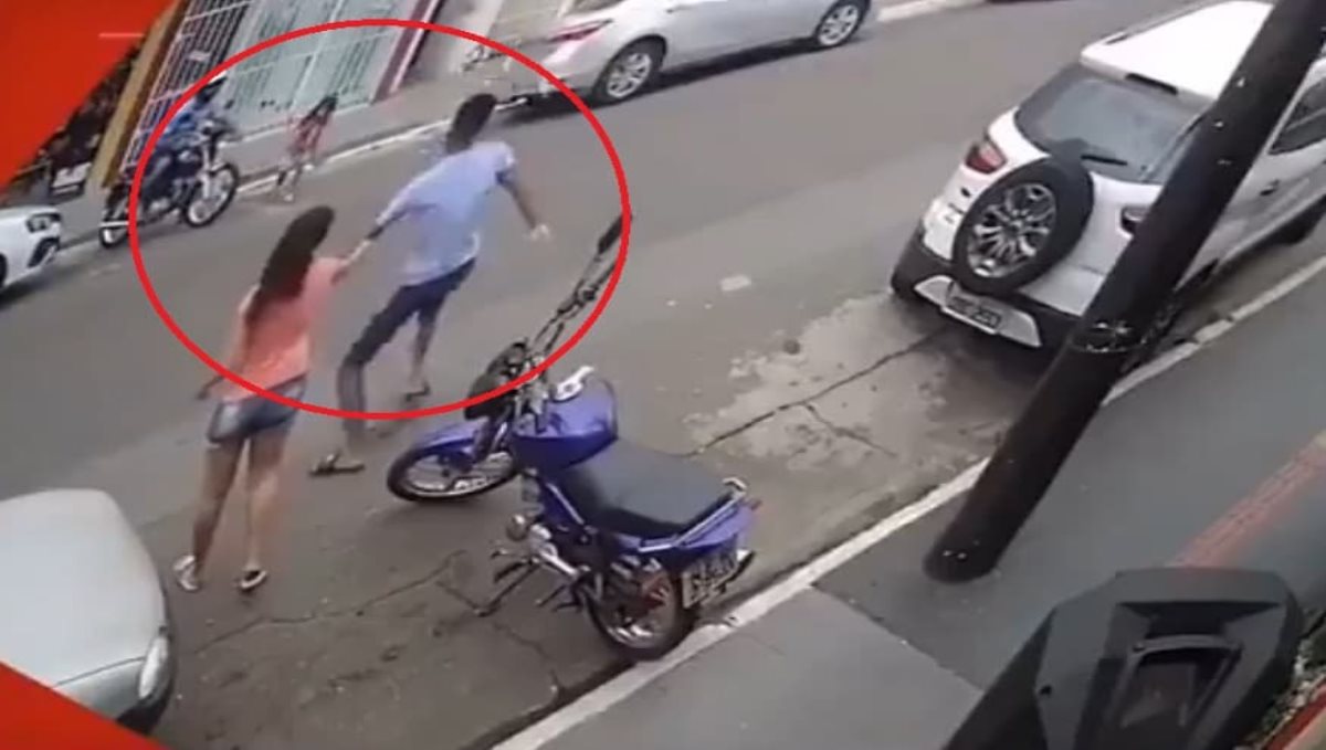 Women and man save a kid from car accident viral video