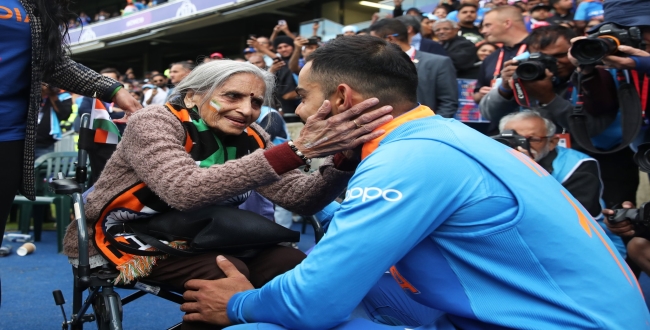 virat-kholi-tweeted-about-87-year-old-fan