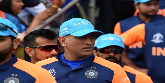dhoni-about-to-join-bjp-after-retirement
