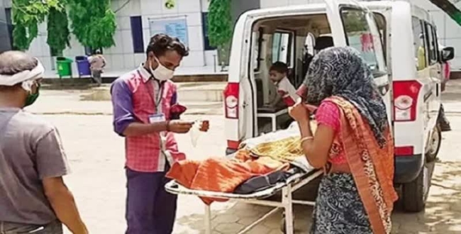 Man die outside hospital who unable to buy entrance sheet for 5 rs