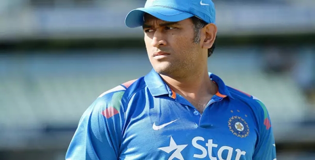 MS Dhoni spotted in new look photo goes viral